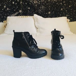 NO LONGER SELLING! poshmark won’t let me delete